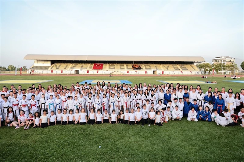 Başkan Çavuşoğlu gençlerin bayram sevincine ortak oldu