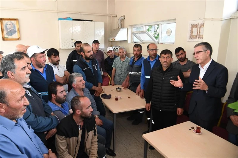 BAŞKAN SÖYLEMEZ’DEN PERSONELLERE 1 MAYIS ZİYARETİ