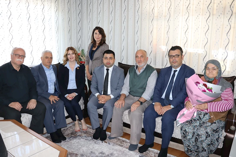 İZMİT BELEDİYESİ, ŞEHİT ANNESİNİN ANNELER GÜNÜ’NÜ KUTLADI