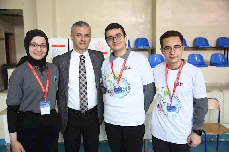 BAŞKANIMIZ YOMRA FEN LİSEMİZİN DÜZENLEMİŞ OLDUĞU 4006 TÜBİTAK BİLİM FUARINI ZİYARET ETTİ