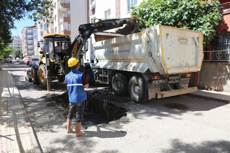 SİİRT BELEDİYESİ ALTYAPI SORUNLARINI GİDERMEYE DEVAM EDİYOR