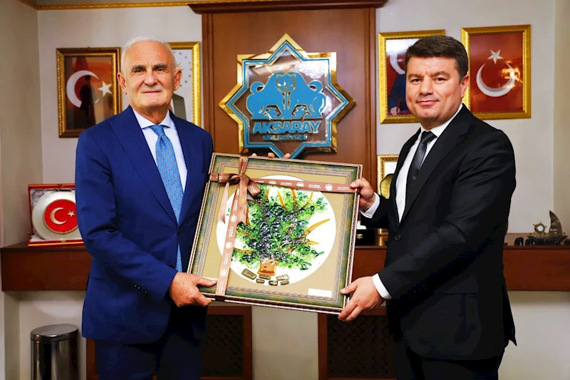 AK PARTİ YEREL YÖNETİMLERDEN SORUMLU GENEL BAŞKAN YARDIMCISI YUSUF ZİYA YILMAZ, BELEDİYE BAŞKANI DR. EVREN DİNÇER’İ ZİYARET ETTİ