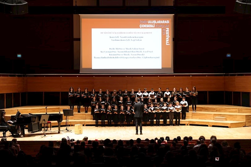 Büyükşehir Korosu, İzmir Uluslararası Çoksesli Korolar Festivali’ne damga vurdu