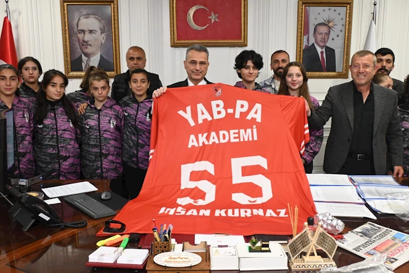 YAB-PA AKADEMİ U-17 TAKIMI BAŞKAN İHSAN KURNAZ’I ZİYARET ETTİ