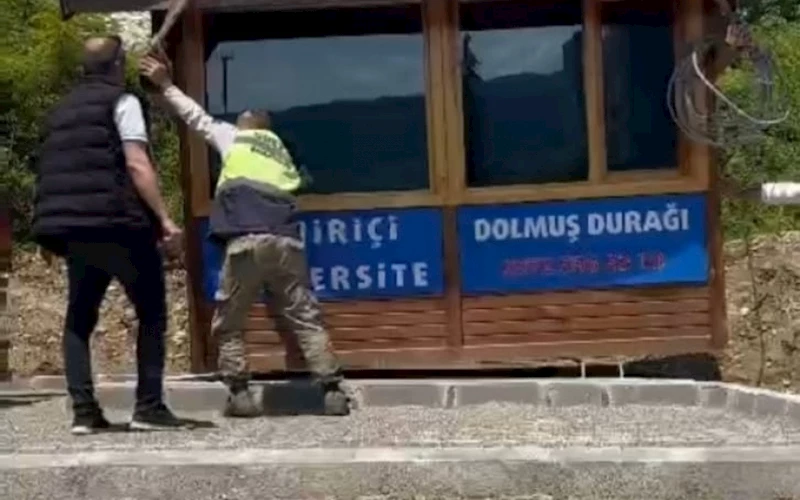 ÜNİVERSİTE DOLMUŞ DURAĞI KALDIRILDI