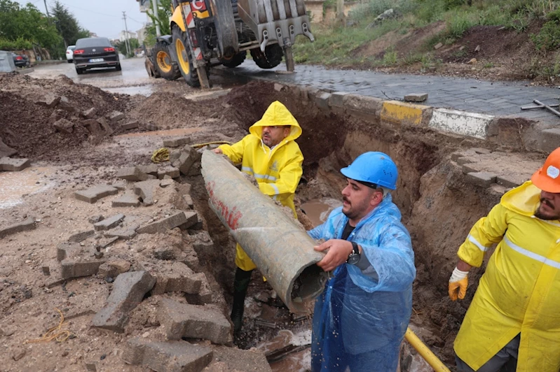 Başkan Arı, Altyapı Arızasının Meydana Geldiği Mehmet Akif Ersoy Mahallesi’nde