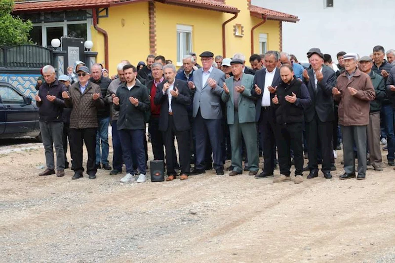 BAŞKAN KURT YENİKENT VE KALKANLI MAHALLESİNDEKİ YAĞMUR DUALARINA KATILDI