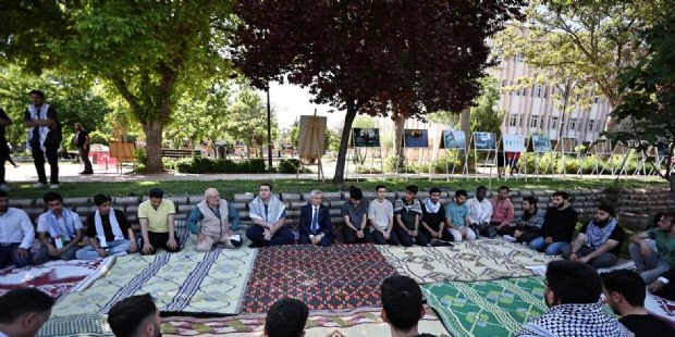 Başkanımız İsrail´i Protesto Eden Üniversite Öğrencilerine Destek Verdi