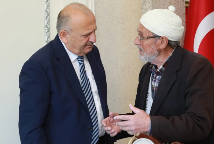 BAŞKAN TAVLI HALK GÜNÜNDEN VATANDAŞLARLA BULUŞTU