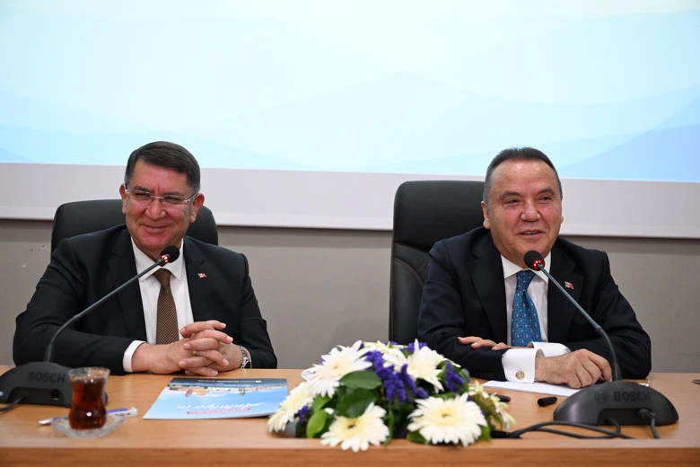 AESOB’tan Başkan Böcek’e hayırlı olsun ziyareti