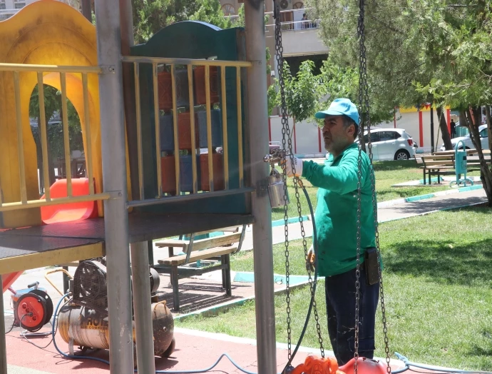 HALİLİYE BELEDİYESİ İLE PARKLAR VE OYUN GRUPLARI YENİLENİYOR