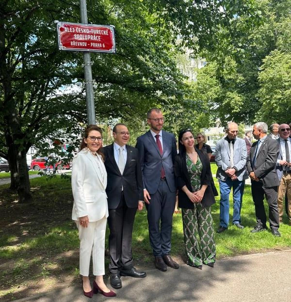 Önce Prag’da açıldı şimdi Muratpaşa’da