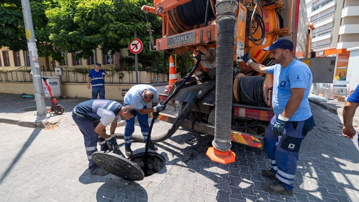 İzmir’in altyapı hatlarında temizlik seferberliği