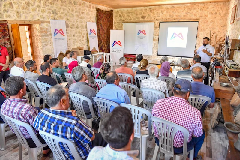 Büyükşehir, Tarım Eğitimleri İle Üreticileri Bilinçlendirmeye Devam Ediyor
