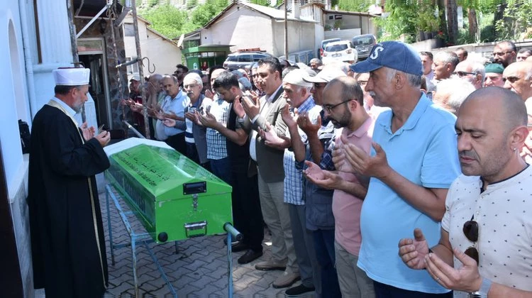 BAŞKANIMIZ, NAZİRE DUMAN’IN CENAZESİNE KATILDI.