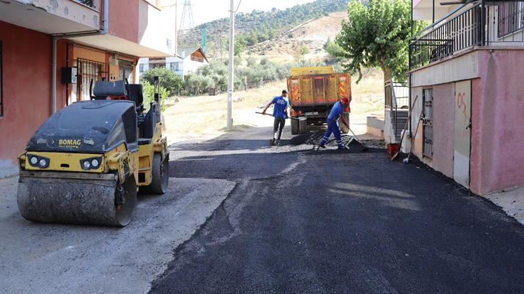 İzmir’de bayramda da yol çalışmaları hız kesmedi
