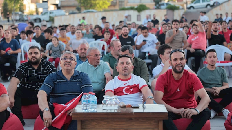 Nevşehirliler Türkiye - Portekiz Maçını Dev Ekranda İzledi