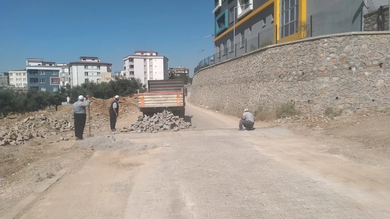 DULKADİROĞLU BELEDİYESİ EKİPLERİ BALLICA MAHALLESİNDE ÇALIŞMALARINI SÜRDÜRÜYOR
