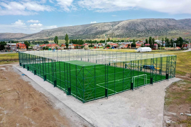 MERAM BELEDİYESİNDEN BİR HALI SAHA DA SEFAKÖY’E