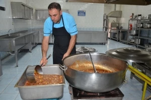 Yangın felaketinden etkilenen yurttaşlara yemek desteği