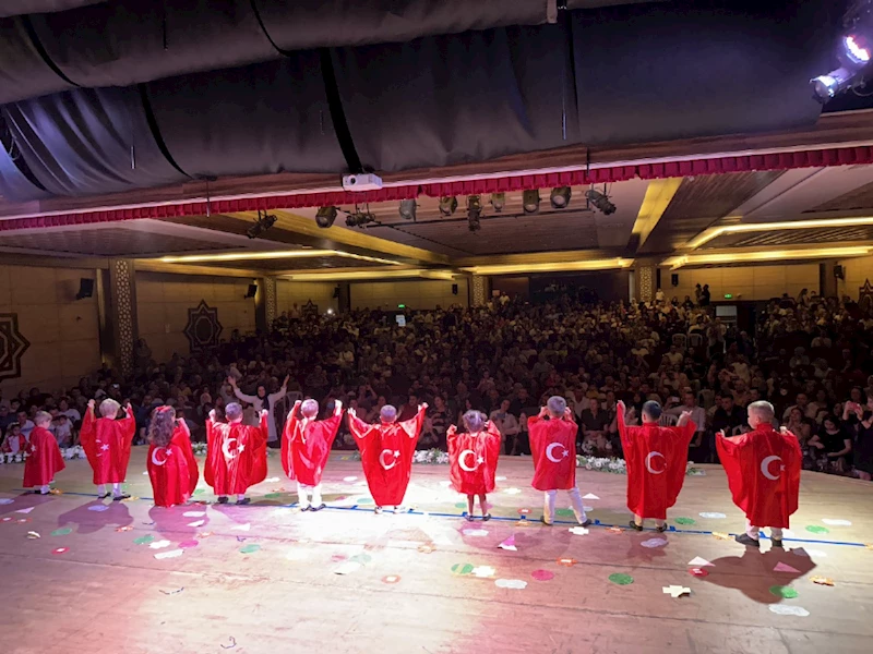 YUNUSEMRELİ MİNİKLER GÖSTERİLERİYLE BÜYÜLEDİ