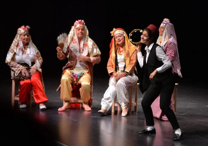 Muratpaşa Belediyesi Tiyatro Topluluğu ‘Ayrılık’ ile perde diyor