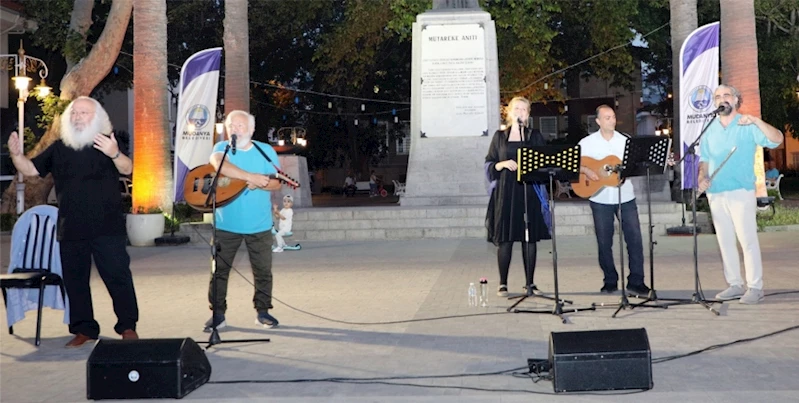 NAZIM HİKMET MUDANYA’DA ŞİİR VE ŞARKILARLA ANILDI