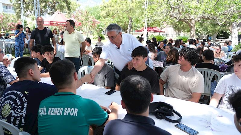 Başkan Topaloğlu’ndan öğrencilere mangal partisi