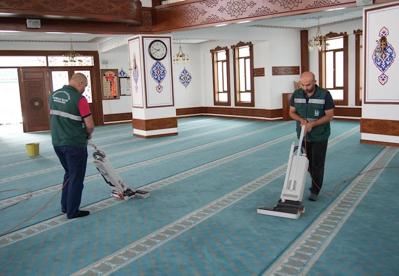 İbadethanelerde tam donanımlı temizlik