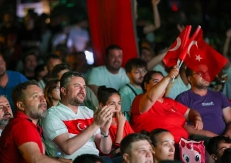 Bucalılar millî maçı dev ekranda izleyecek