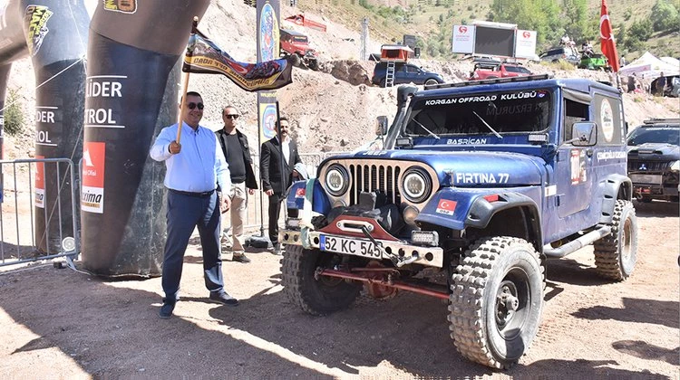 BAŞKANIMIZ, GÜMÜŞHANE OFF-ROAD KULÜBÜNÜN (GÜMOFF) DÜZENLEDİĞİ OFF-ROAD YARIŞLARININ STARTINI VERDİ