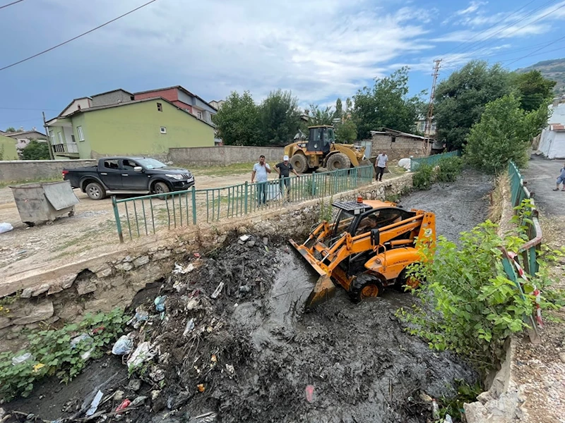 MUŞ BELEDİYESi’NDEN SOĞURMAN DERESİNDE TEMİZLİK ÇALIŞMASI