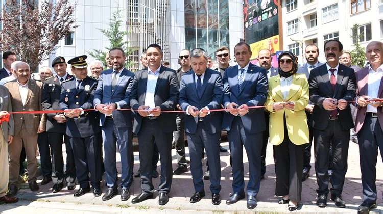 BAŞKANIMIZ, 15 TEMMUZ KONULU FOTOĞRAF SERGİSİNİN AÇILIŞINI KATILDI