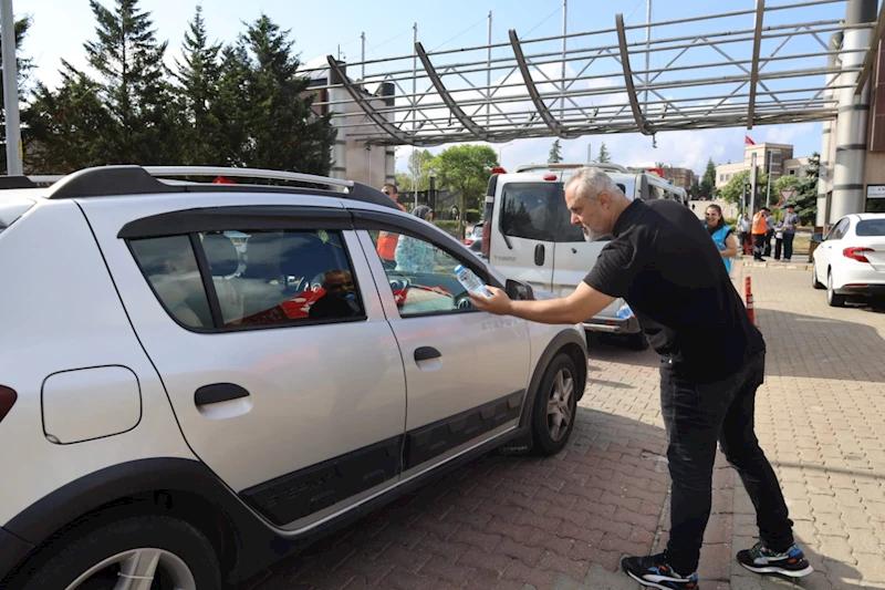 İZMİT BELEDİYESİ, KPSS’YE GİREN ADAYLARI YİNE YALNIZ BIRAKMADI