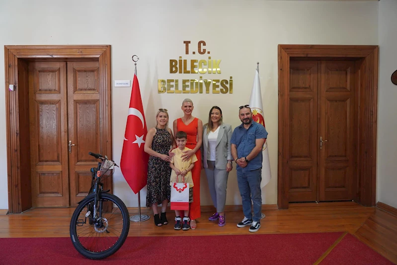 BAŞKAN SUBAŞI DERECEYE GİREN ÖĞRENCİYİ ÖDÜLLENDİRDİ