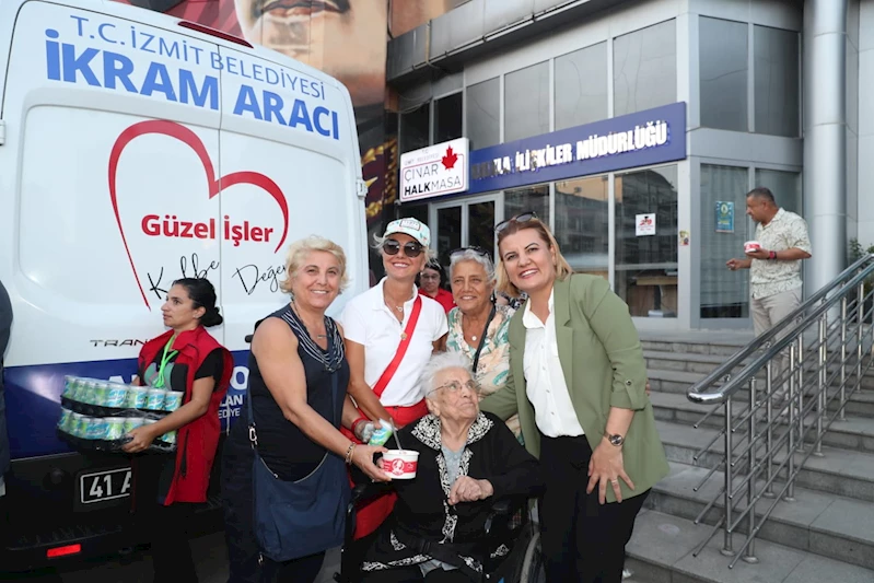 İZMİT’TE KURTULUŞ KORTEJİ COŞKUSU!