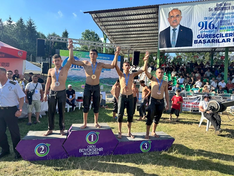 Çankırılı Güreşçi Ordu-Aybastı Yaylasında Güreş Tuttu