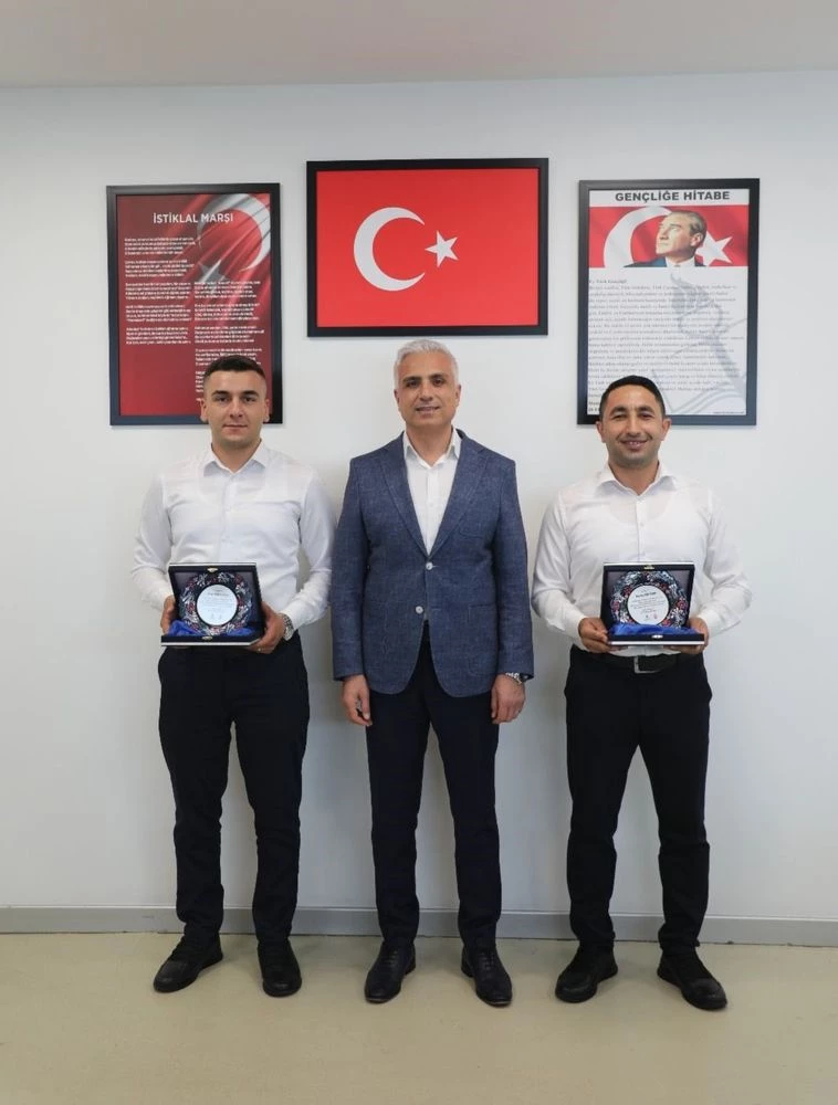 İETT’NİN KAHRAMAN ŞOFÖRLERİ ÖDÜLLENDİRİLDİ