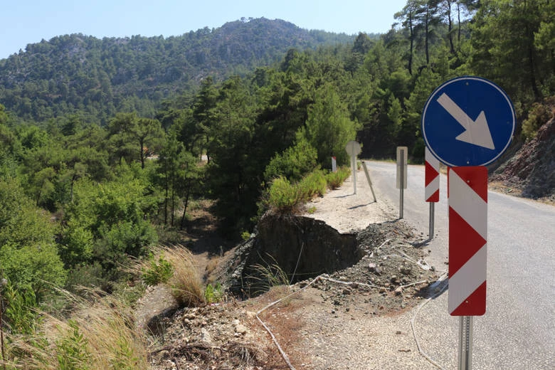 Serik-Akbaş grup yolu güçlendiriliyor