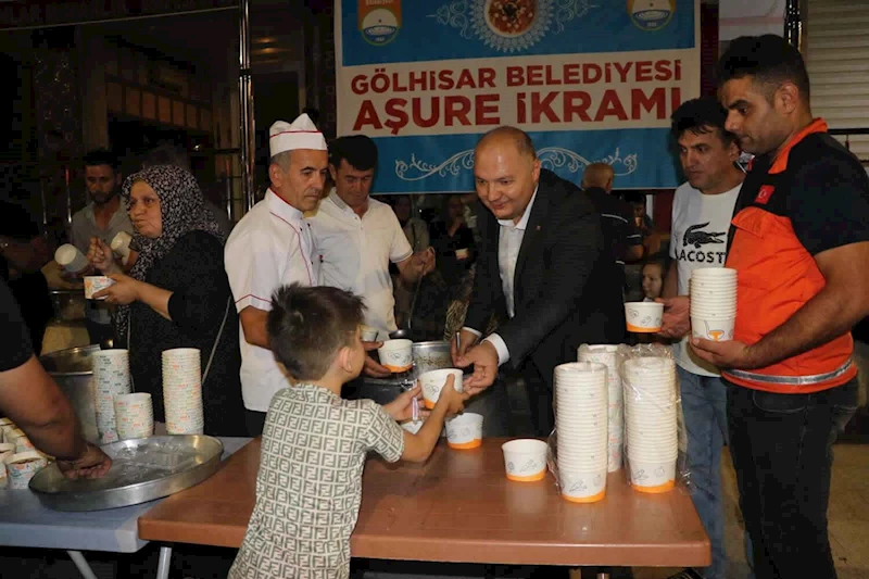 GÖLHİSAR BELEDİYESİNDEN AŞURE İKRAMI
