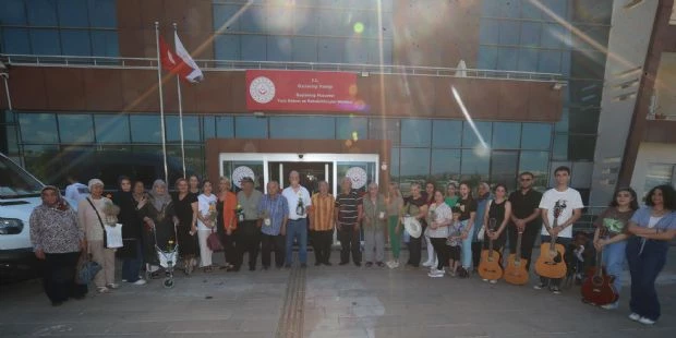 Belediyemiz Kursiyerleri Huzurevini Ziyaret Etti