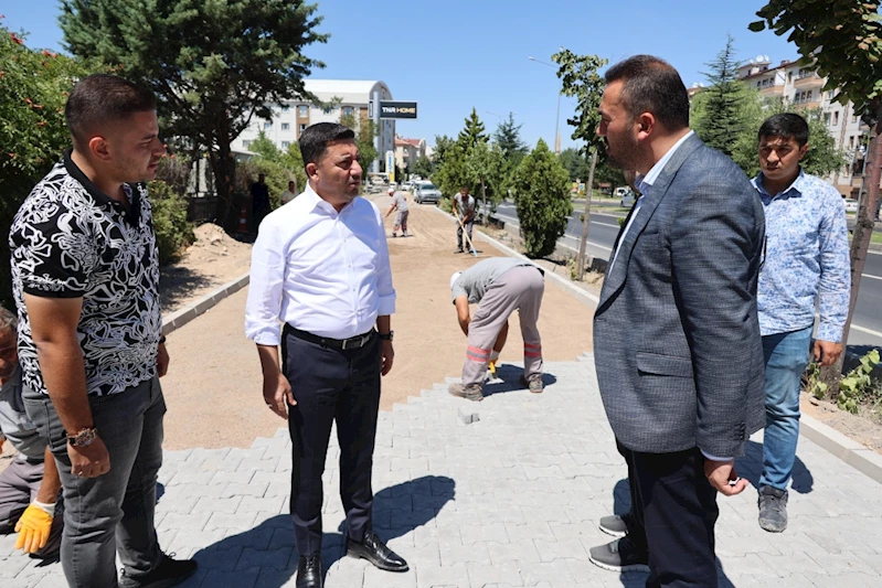Belediye Başkanı Arı, Yaya Kaldırımı Ve Yol Yapım Çalışmalarını İnceledi