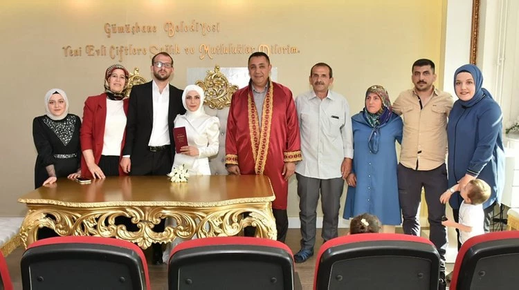 BAŞKANIMIZ, ALEYNA İÇEN VE ATİLLA BOŞNAK ÇİFTİMİZİN NİKAH AKİTLERİNİ GERÇEKLEŞTİRDİ