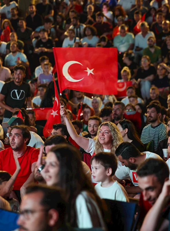 Bizim Çocuklar’ın dünyayı titreten başarısı Millet Bahçesi’nde tarihi bir şölene dönüştü: “Coşkumuz hiç eksilmesin”