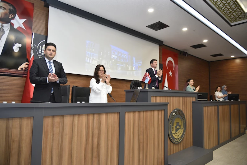 Ortahisar Belediye Meclisi, A Milli Takımı ayakta alkışladı