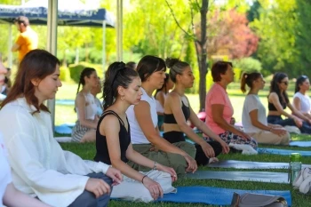 YOGA İLE KENDİNİ KEŞFET