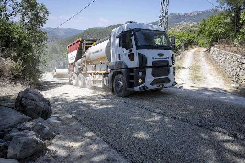 Büyükşehir’in Yol Çalışmaları ile Çiftçi ve Yaylacılar Daha Mutlu