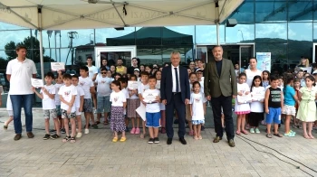 Osmangazi’de Öğrenciler Yazı Yüzerek Geçiriyor