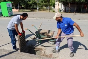 MAZGAL TEMİZLİKLERİ BELİRLİ PERİYODLARLA DEVAM EDİYOR