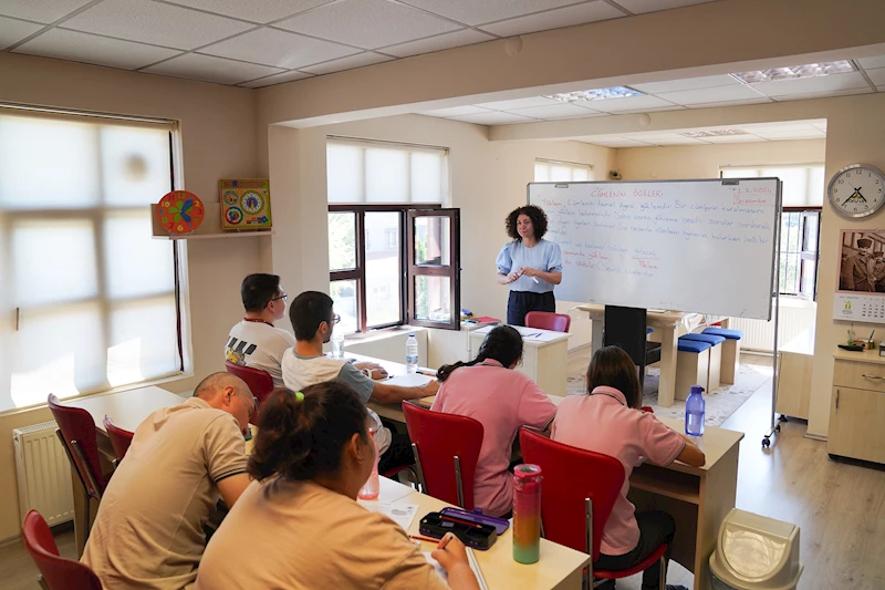 SOSYAL YAŞAM MERKEZİ ENGELLERİ AŞIYOR